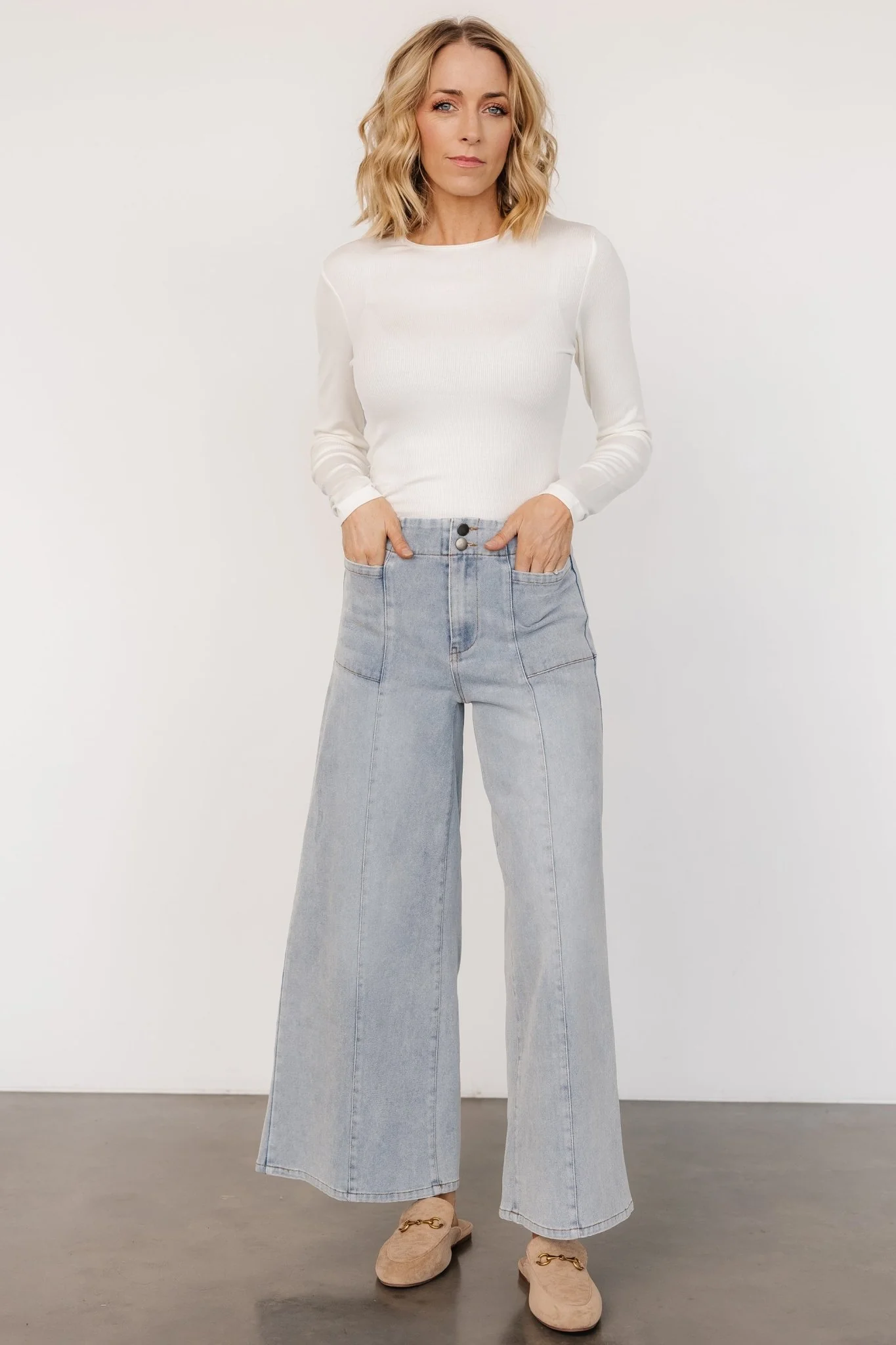 Emmi Mid Rise Wide Leg Jeans | Light Wash - Jamouz