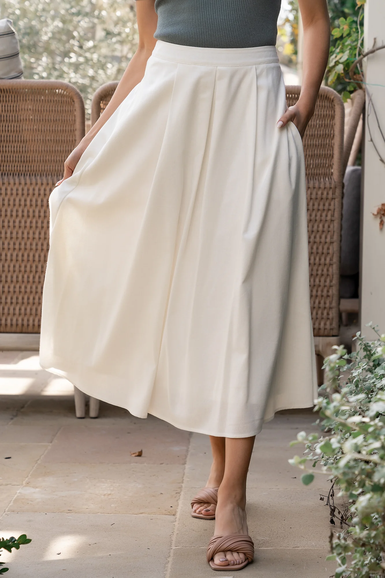 Katie Pleated Midi Skirt | Off White - Jamouz