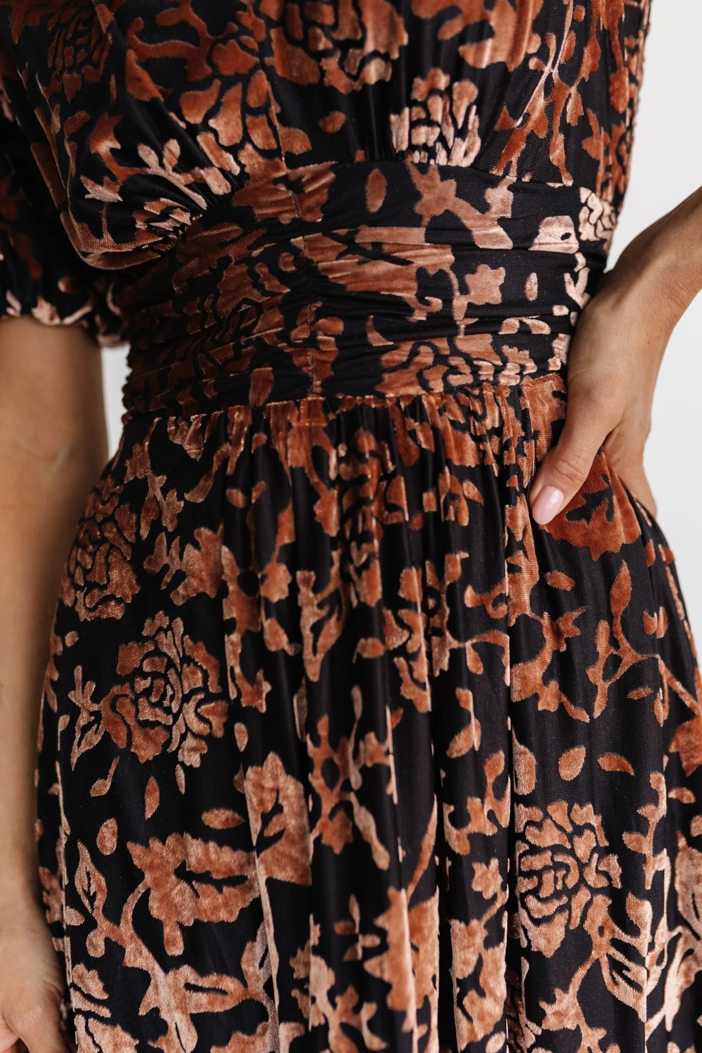 Leslie Velvet Maxi Dress | Black + Bronze - Jamouz