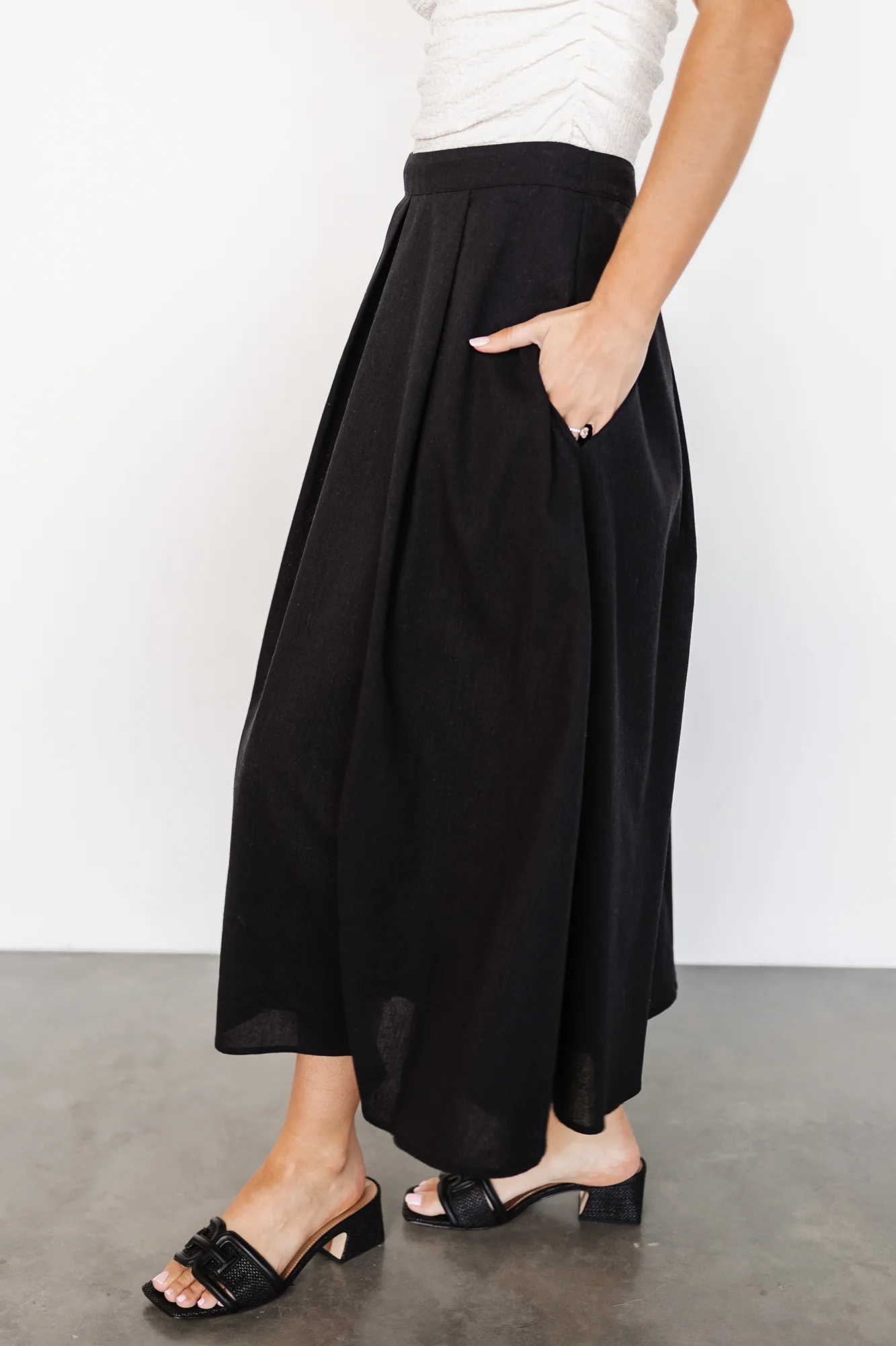 Katie Pleated Midi Skirt | Black - Jamouz
