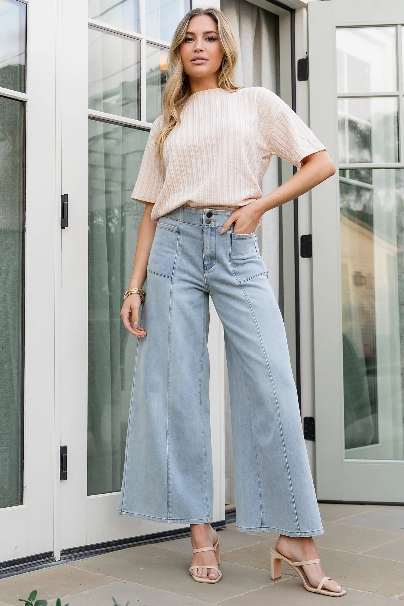 Emmi Mid Rise Wide Leg Jeans | Light Wash - Jamouz