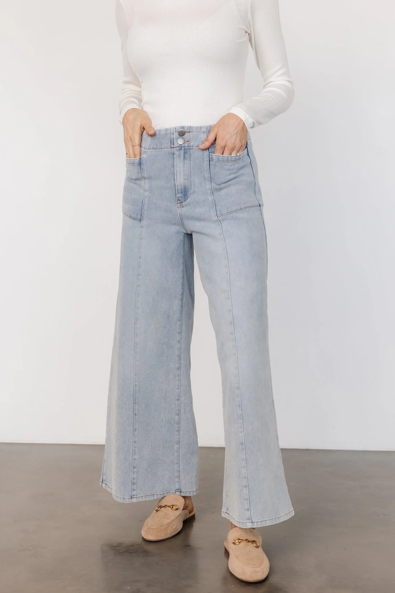 Emmi Mid Rise Wide Leg Jeans | Light Wash - Jamouz