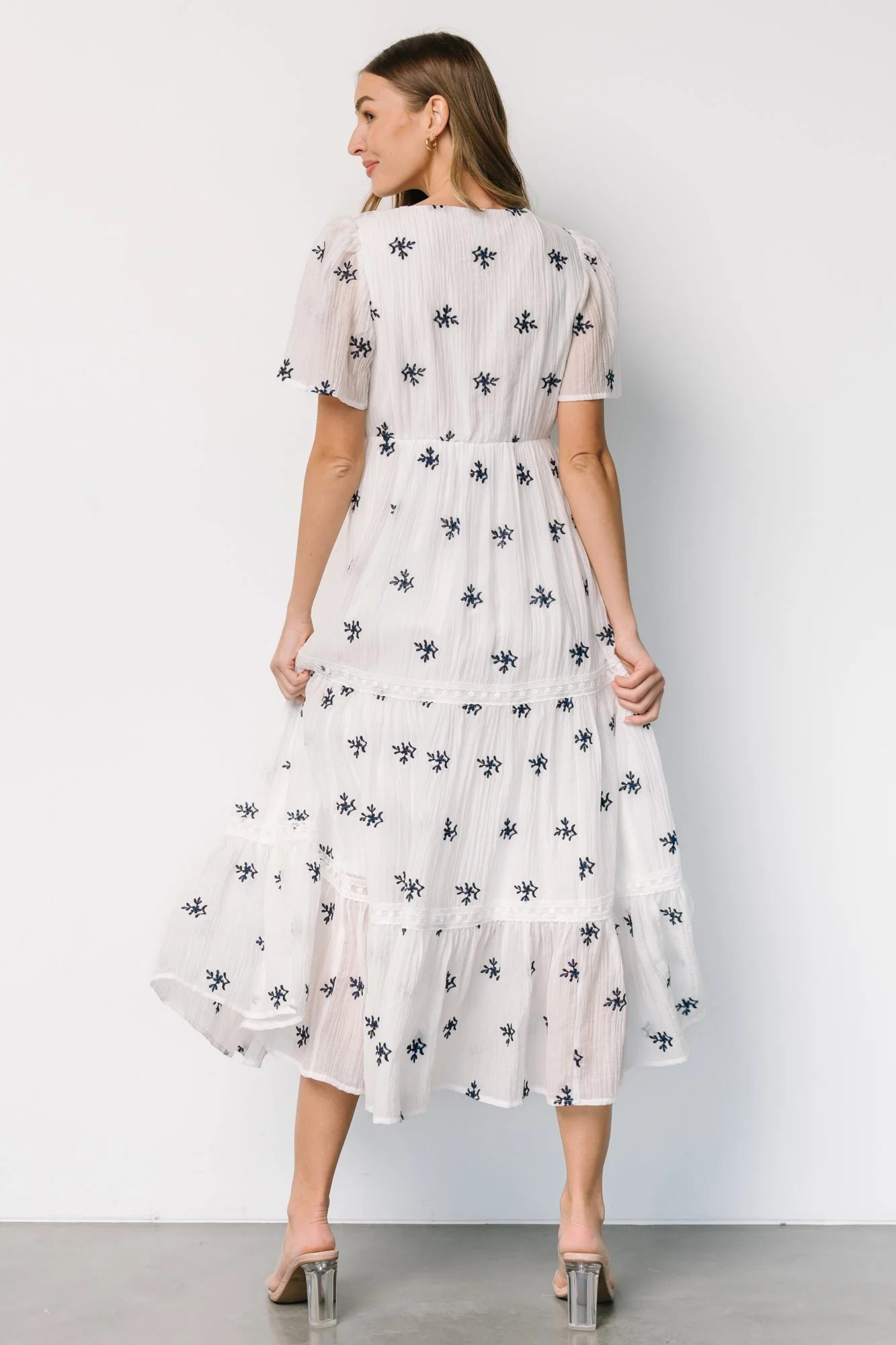 Jesenia Embroidered Dress | Off White + Navy - Jamouz