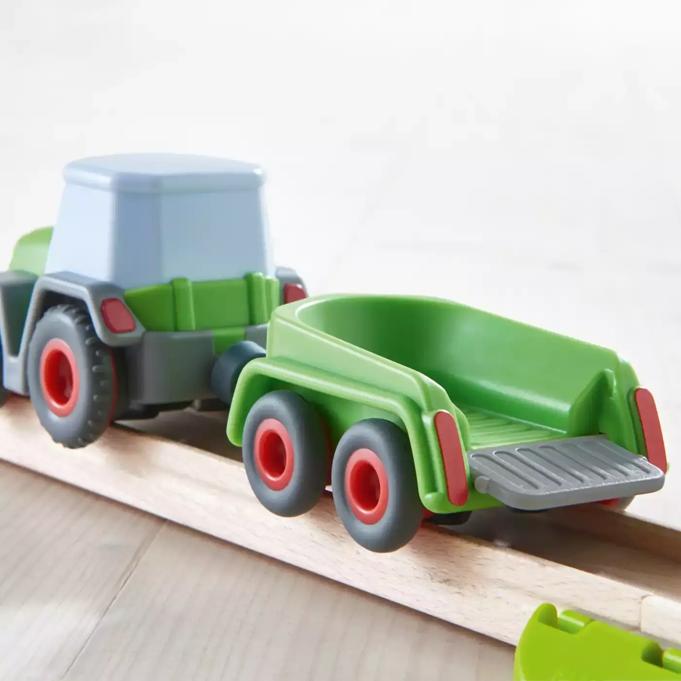 Kullerbü – Traktor mit Anhänger - Jamouz