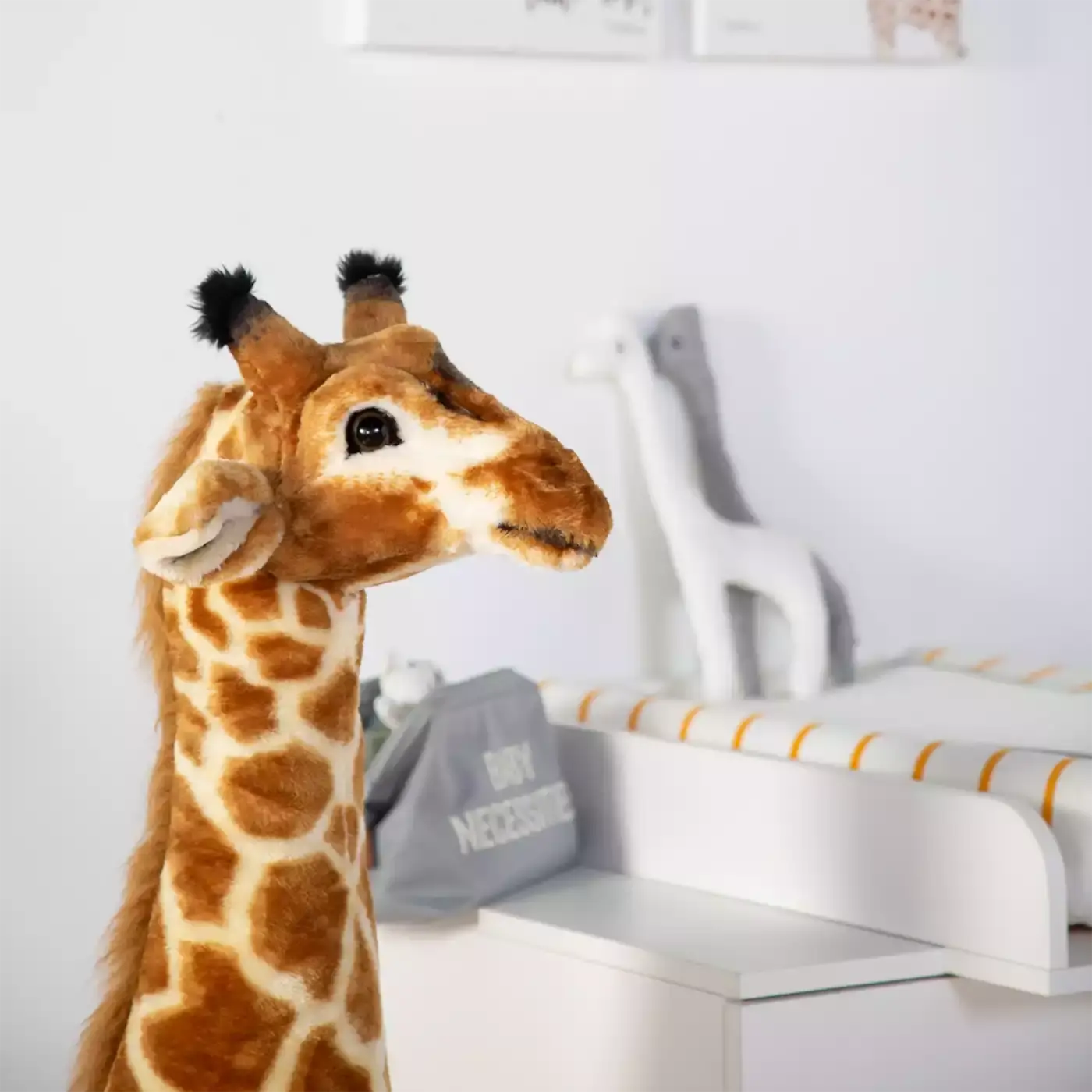 Stehende Giraffe - Jamouz