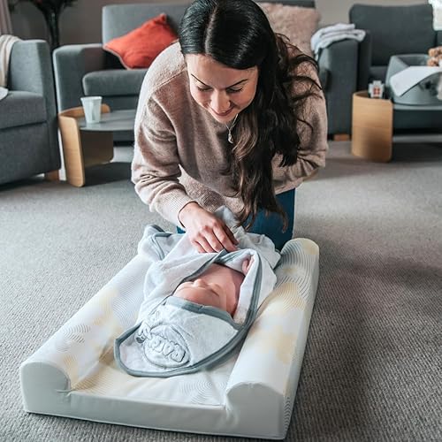 SuperSnug Luxury Anti-Roll Wedge Inclined Baby Changing Mat, Lemon/White, Waterproof, Wipe Clean, Non-Toxic PVC Raised bolsters from Birth Upwards - Jamouz